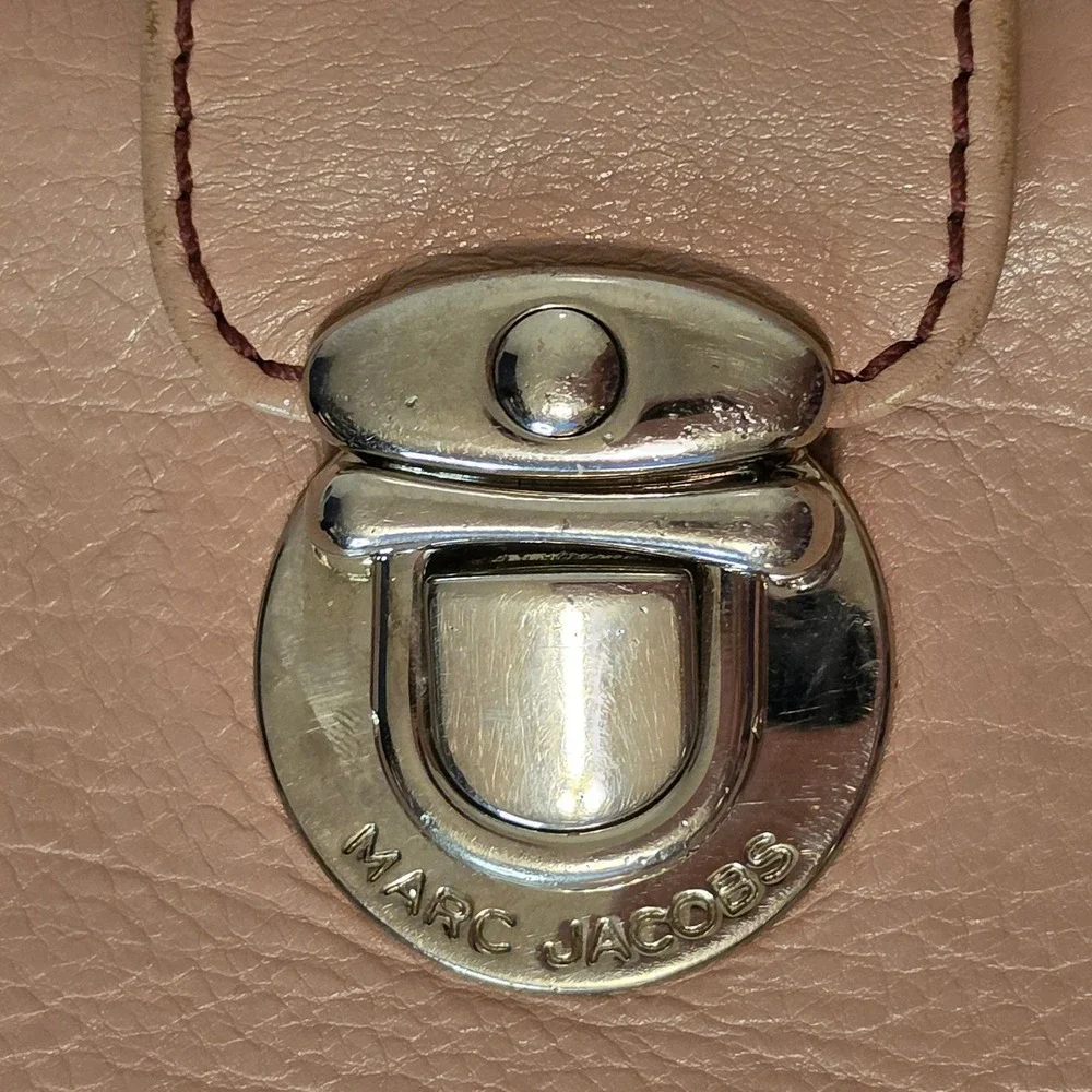 Marc Jacobs Blush Burgundy lining Leather Bifold Wallet Push Lock Made in Italy